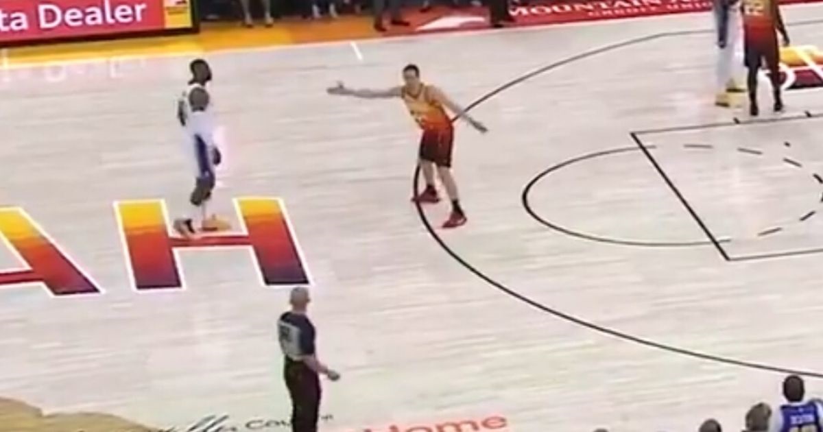 Bogdanović nije mogao vjerovati što je LeBron napravio, a sudac nije ni trepnuo