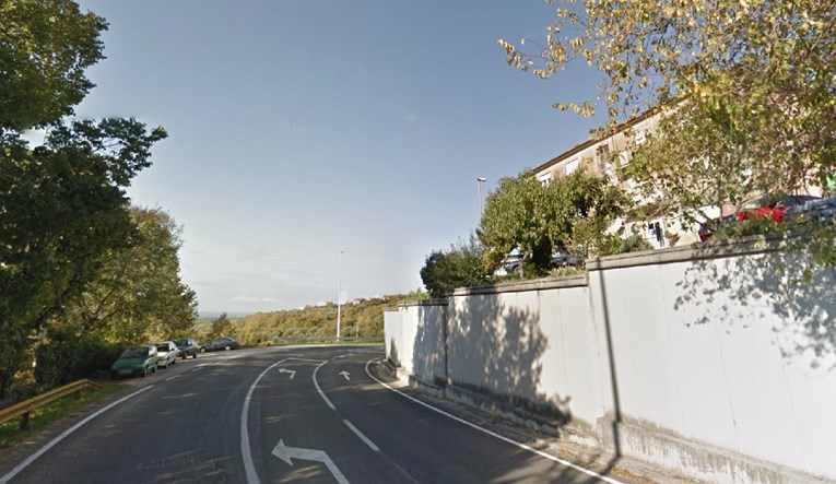 U Istri auto pao na drugi auto s 4 metra, vlasnik ga je pokušao zaustaviti
