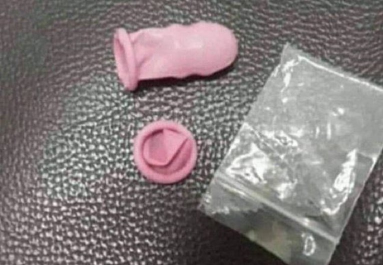 Srbin se žalio da je dobio mali kondom u banci, bilo ga je sram kad je čuo čemu služi