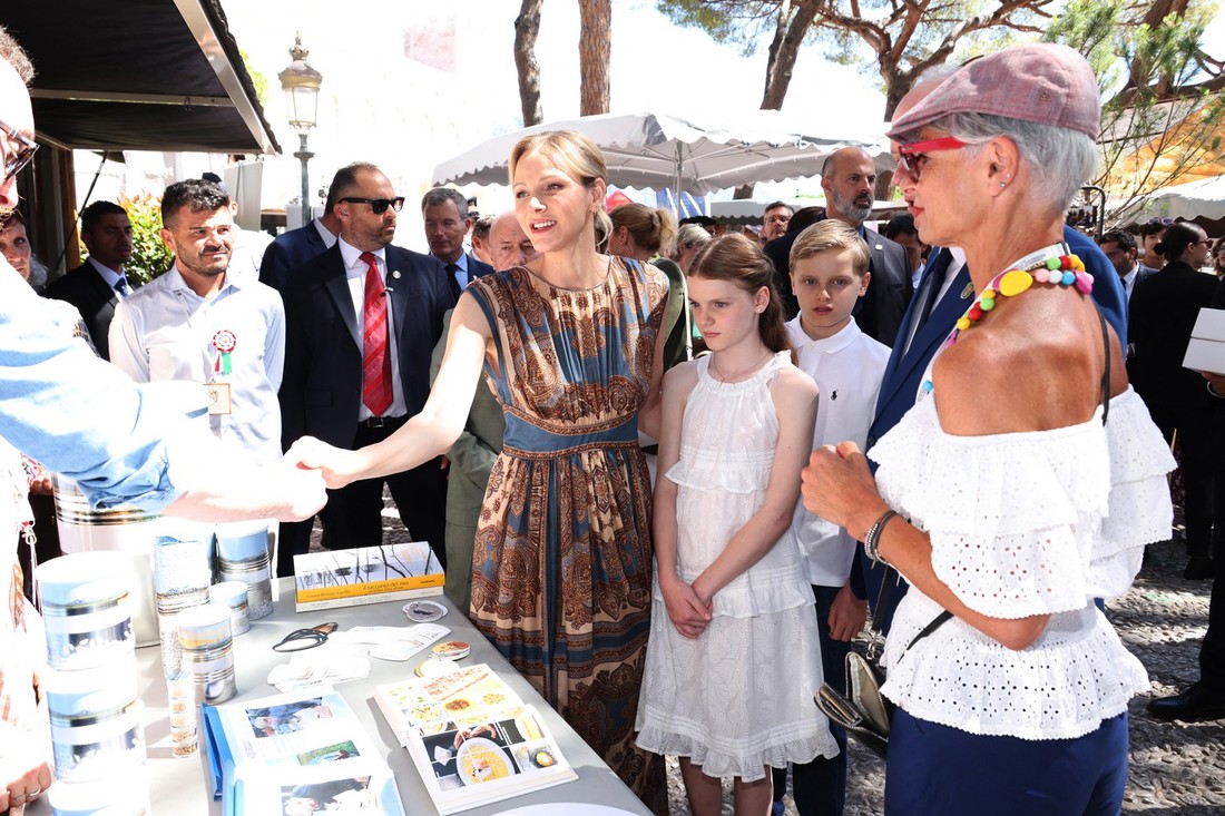 Princeza Charlene zablistala u svilenoj haljini od 1275 eura