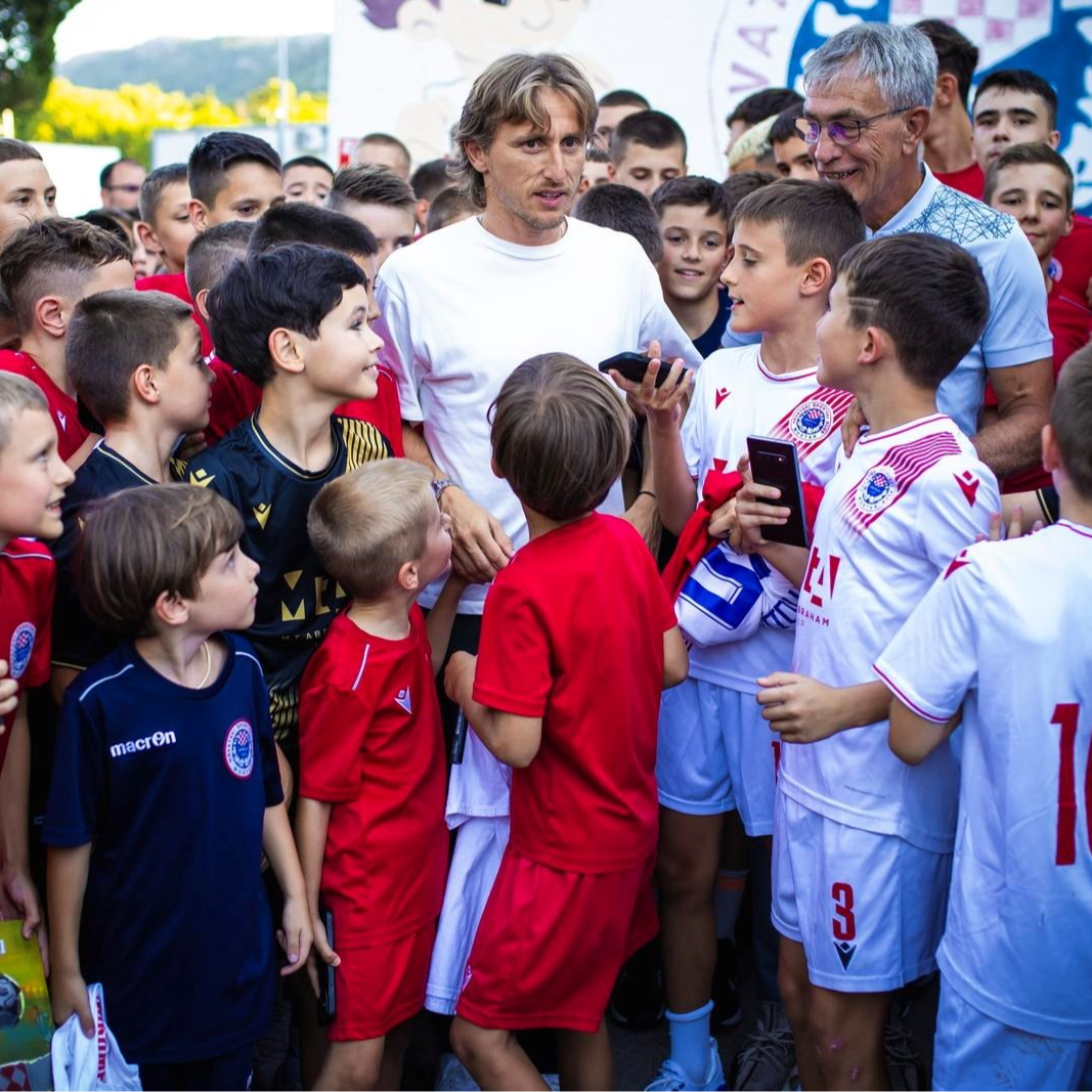 Modrić stigao u Mostar na premijeru filma o Zrinjskom, nastala euforija