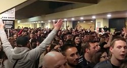 Nakon koncerta Dalmatina u Splitu publika uglas pjevala navijačke pjesme