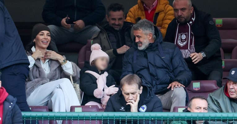 Zoran Mamić pratio utakmicu s 11 godina mlađom partnericom i kćerkicom 