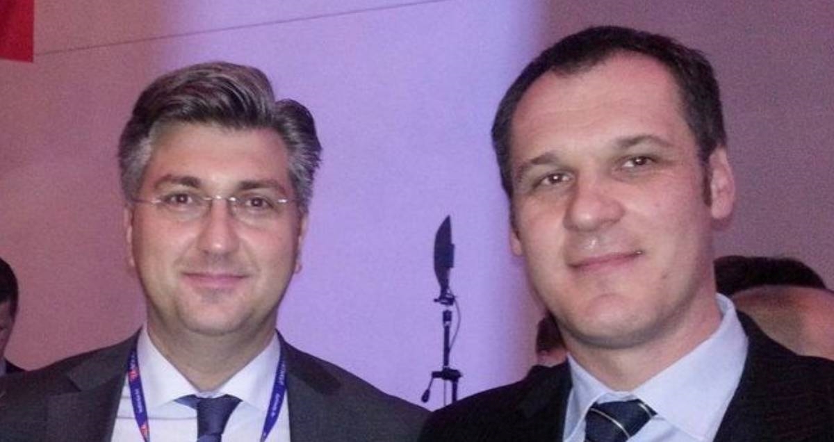 Ovo je reakcija vlade na naslikavanje Plenkovića i Jandrokovića s uhićenim Škugorom