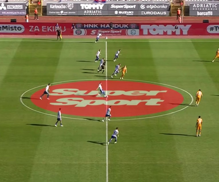 Zašto Hajduk namjerno izbija loptu u aut s centra?