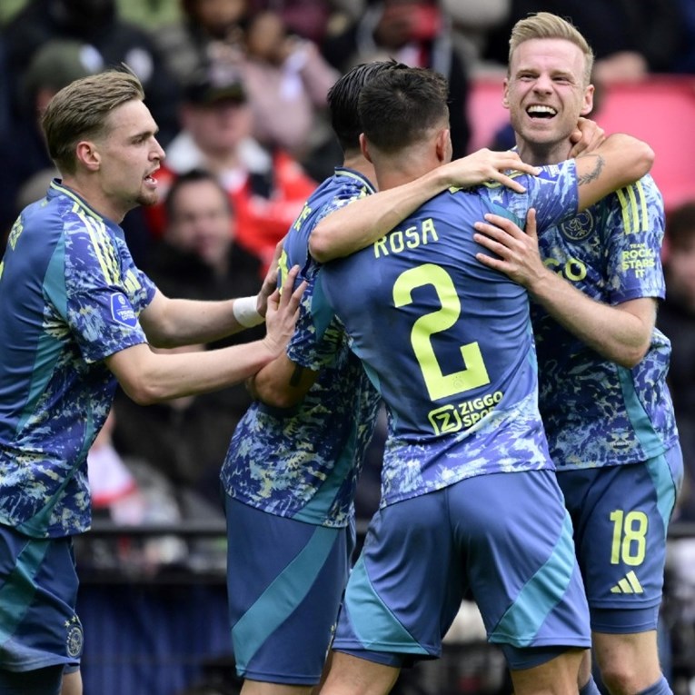 VIDEO Ajax pobijedio PSV u derbiju i povećao prednost na +9