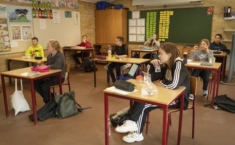 Djeca u Danskoj vraćaju se u škole, no nastava sada izgleda sasvim drugačije