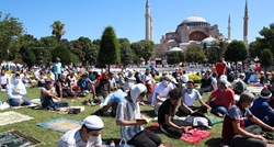 Erdogan se pridružio tisućama vjernika ispred Aje Sofije