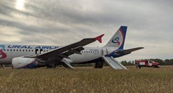 Putnički avion sa 170 ljudi prisilno sletio u polje u Rusiji
