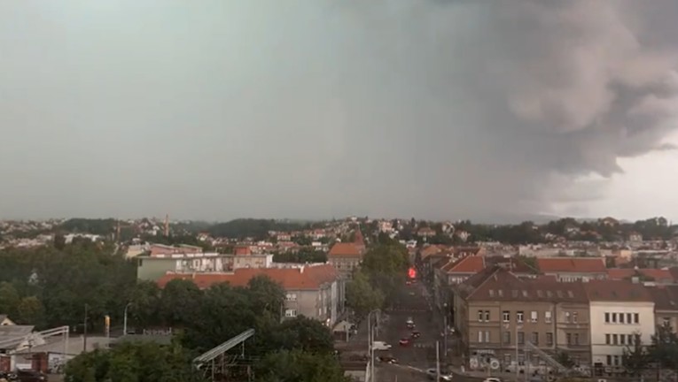 VIDEO Ovako je izgledao dolazak strašne oluje u Zagreb