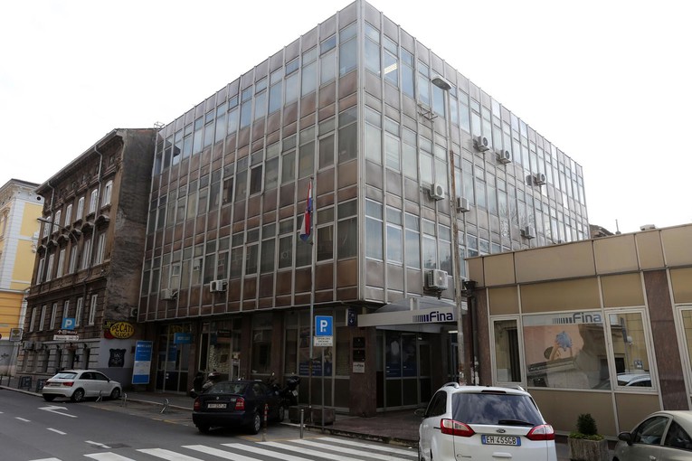 Riječanin optužen za brutalno nasilje nad partnericom. "Zabit ću ti mačetu u srce"