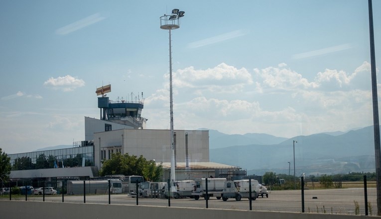 Aerodrom u Skopju evakuiran zbog dojave o bombi