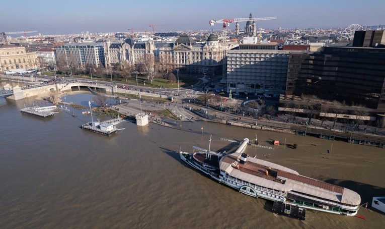Na Dunavu kod Budimpešte se sudarili kruzer i čamac. Dvoje mrtvih, pet nestalih