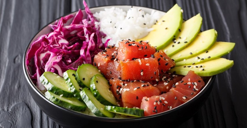 Tuna poke je savršeno jelo za vruće dane, napravite ga kod kuće