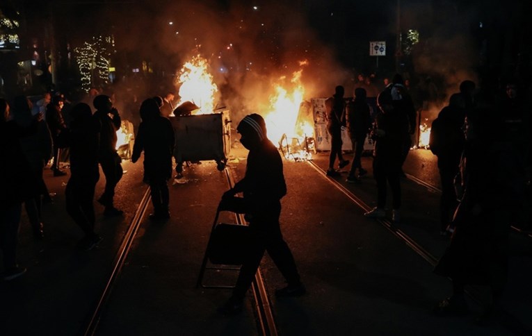 Tisuće u Bugarskoj prosvjedovale protiv vlade. Ljudi se sukobili s policijom