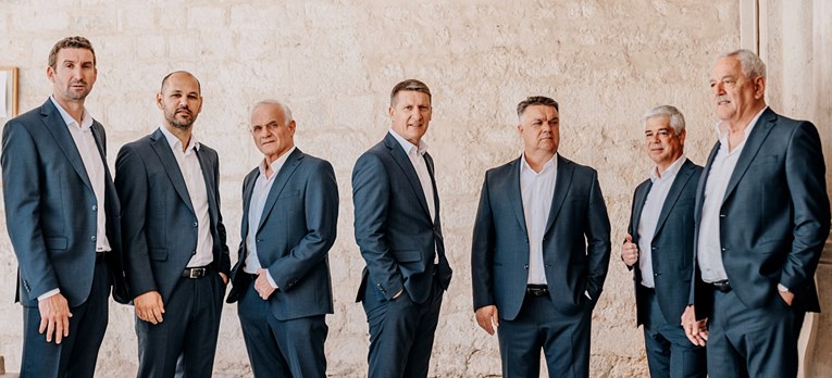 Tomislav Bralić i klapa Intrade u Varaždinu za Dan žena. Gost - Tedi Spalato