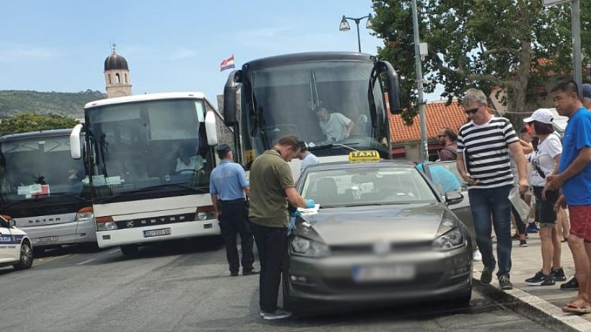 U Dubrovniku taksist razbio šoferšajbu Uberovcu