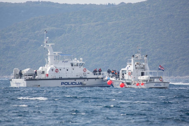 Nevrijeme kod Mljeta. Nasukala se jedrilica sa šestero ljudi