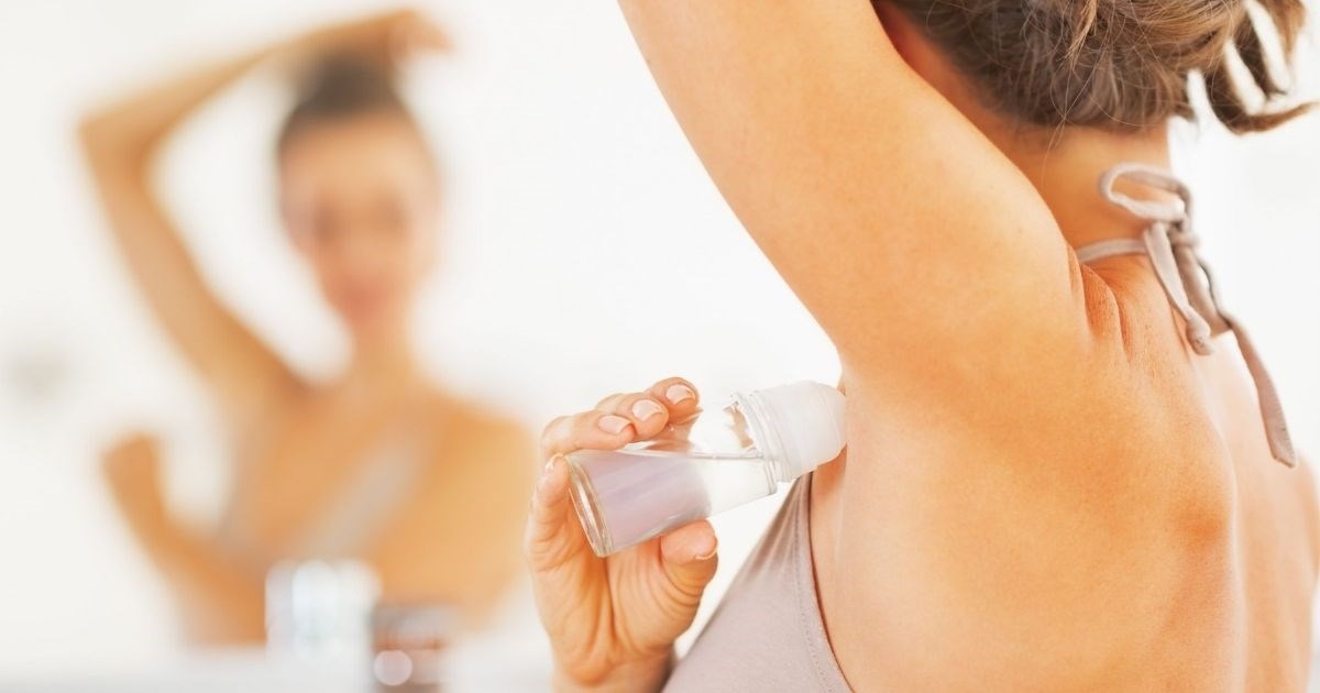 Dermatologinja izazvala raspravu: Treba li dezodorans stavljati ujutro ili navečer?