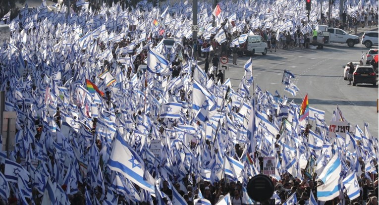 Veliki prosvjedi u Izraelu. Novine objavile crne naslovnice, liječnici u štrajku