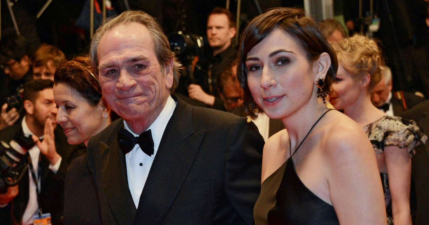 Otkriveno da je kći (34) Tommyja Leeja Jonesa umrla od trovanja kokainom