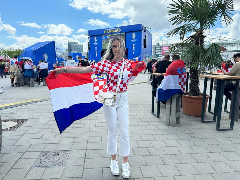 Dobro raspoložena navijačica Hrvatske: "3:1 za Hrvatsku, neka i njima 1 bod"