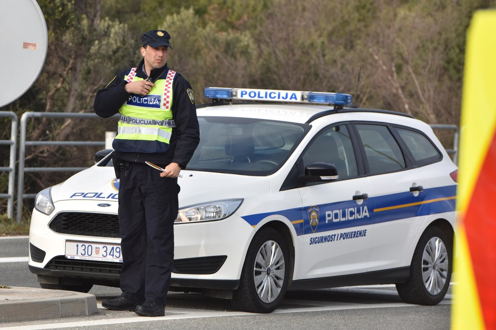 U Tisnom poginuo mladi stranac, tijelo nađeno ispred hotela