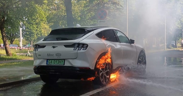 VIDEO Zapalio se i električni Ford Mustang, ali nije cijeli izgorio