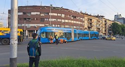 FOTO Na Savskoj cesti u Zagrebu tramvaj iskliznuo iz tračnica, promet se normalizira