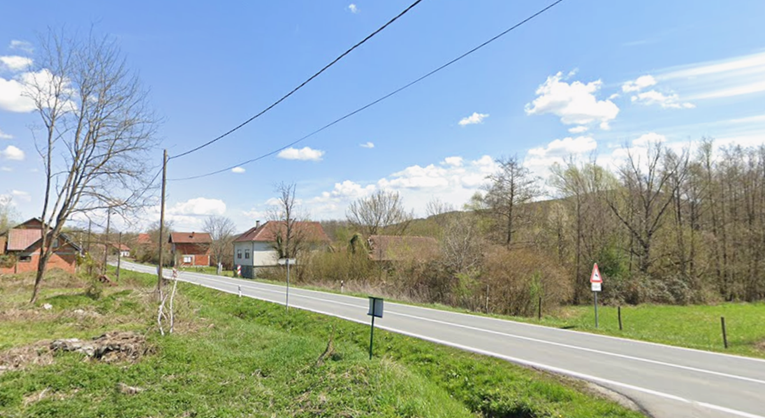 Pijan vozio kombi u Slavoniji pa sletio s ceste. Lakše je ozlijeđen