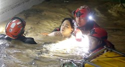 VIDEO Tajfun u Južnoj Koreji poplavio parkiralište, utopilo se sedmero ljudi