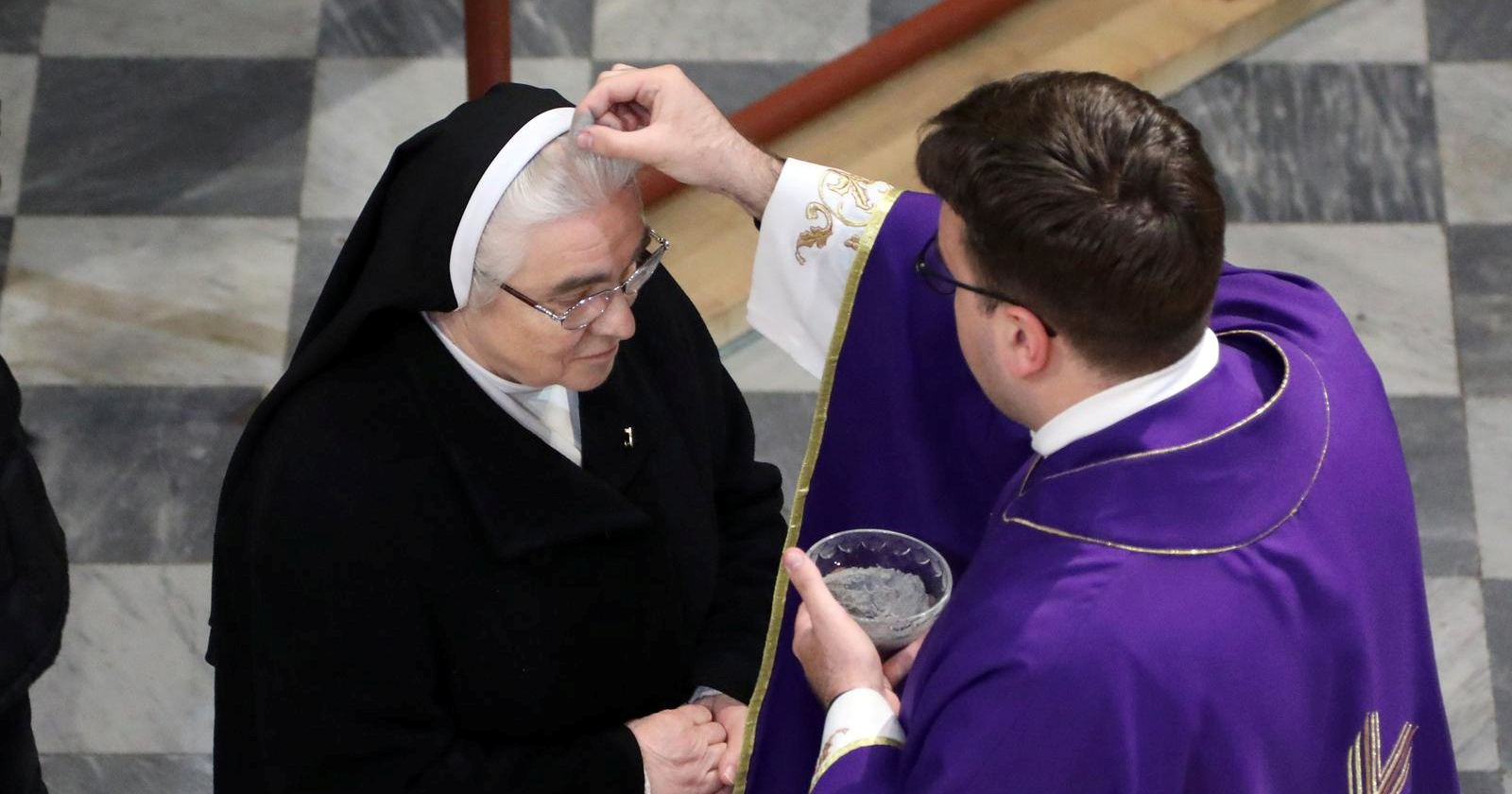 Katolici danas obilježavaju Pepelnicu i početak korizme