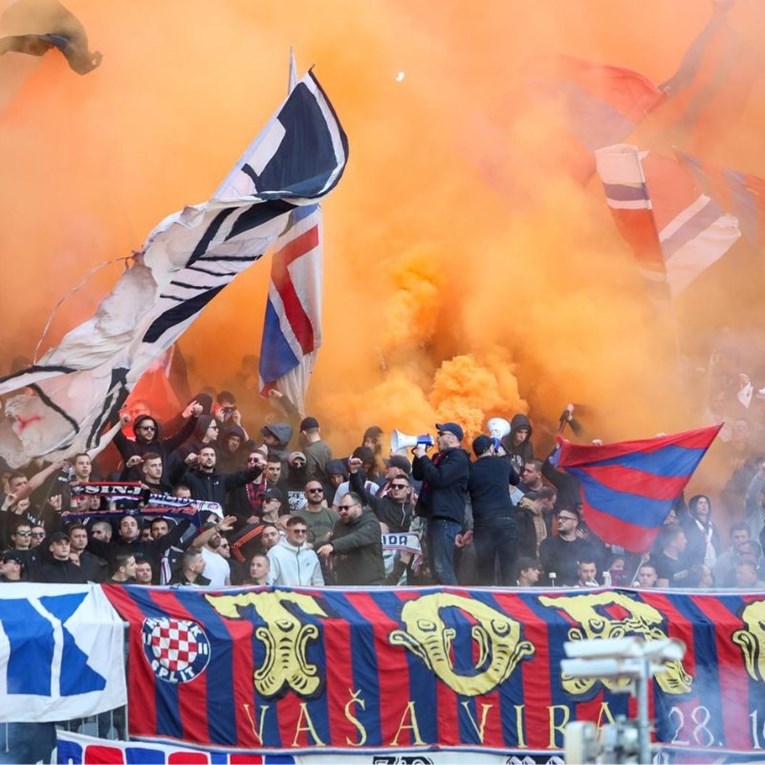 Slaven i Hajduk igrali u tišini jer je Torcida zakasnila na utakmicu