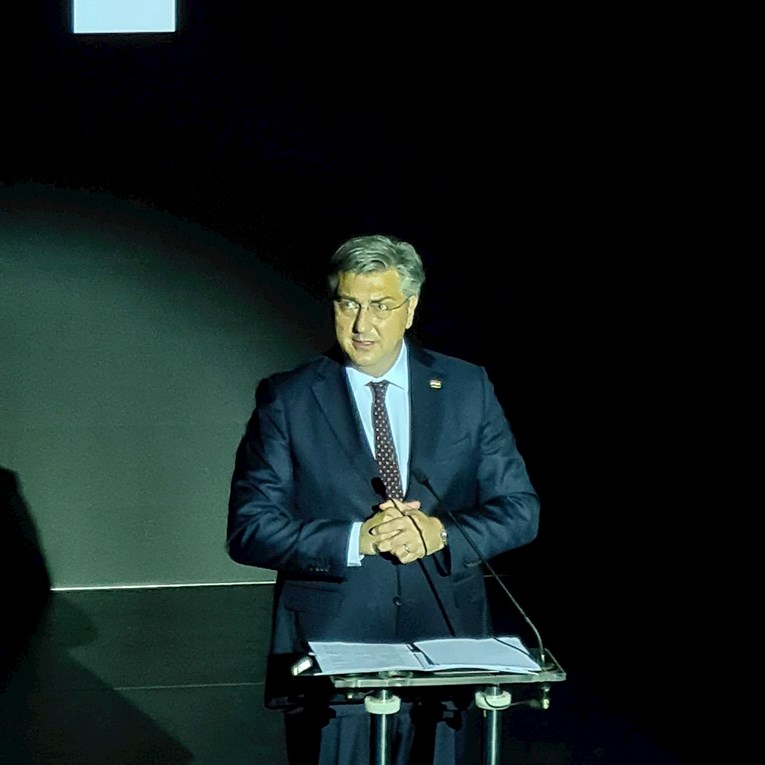 Plenković prvi govorio na predstavljanju robotaksija: Bit ćemo među pionirima