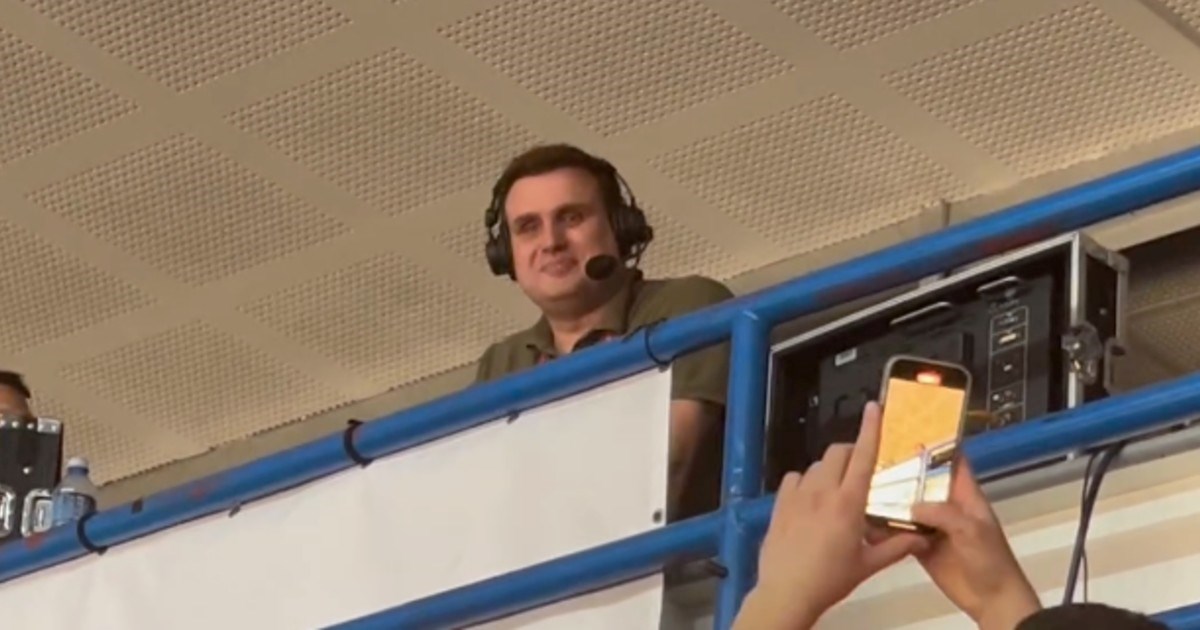 VIDEO Komentator utakmicu Zvezde završio u suzama. Cijela dvorana mu skandirala ime