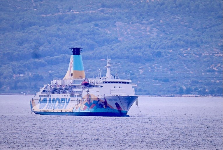 Talijanski brod krcat azbestom ipak neće na remont u splitski škver