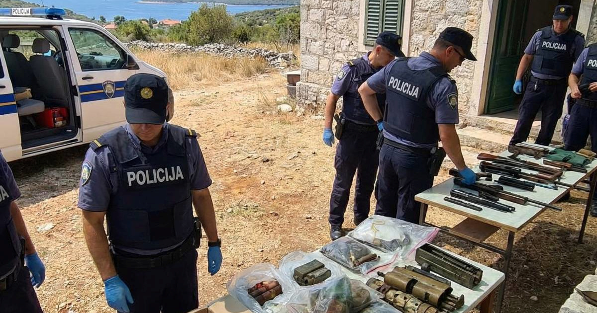 Kod 66-godišnjaka kod Primoštena policija pronašla arsenal oružja i eksploziva