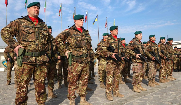 Stoltenberg: NATO planira povući 4000 vojnika iz Afganistana