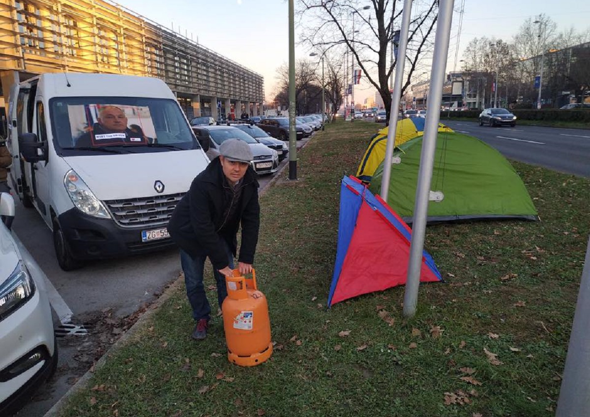 Juričan kažnjen za postavljanje šatora: Za svjedoke zove Glogoškog i Klemma