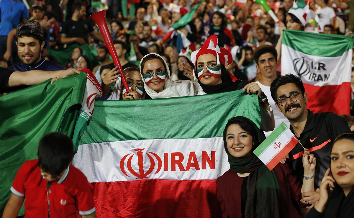 Iranski predsjednik dopustio ženama da prate nogomet na stadionima