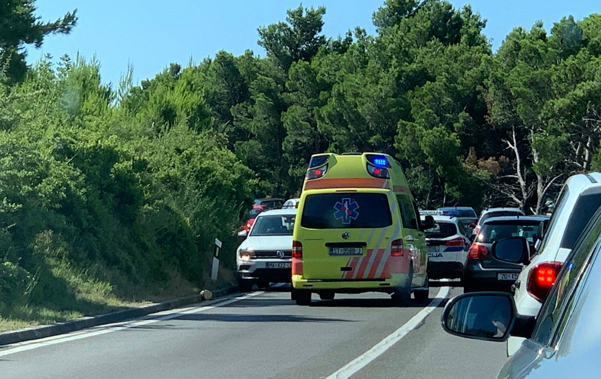 Kod Makarske se sudarila dva auta, poginula žena