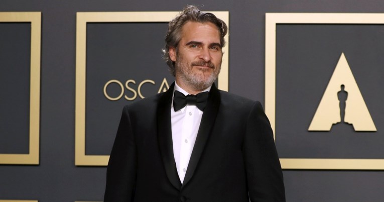 Joaquin Phoenix na Oscarima u istom odijelu kao i lani, ljudi pišu: Praktičan čovjek