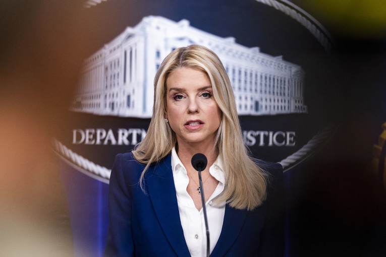 Pam Bondi: Ghislaine Maxwell bi trebala umrijeti u zatvoru
