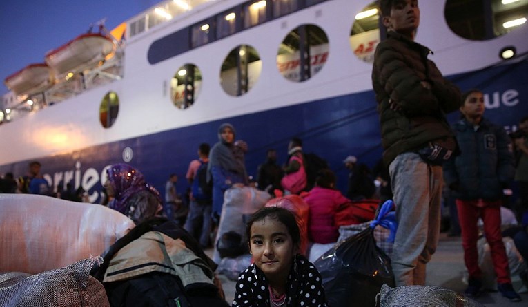 Grčka policija na sjeveru zemlje pronašla hladnjaču s 41 migrantom