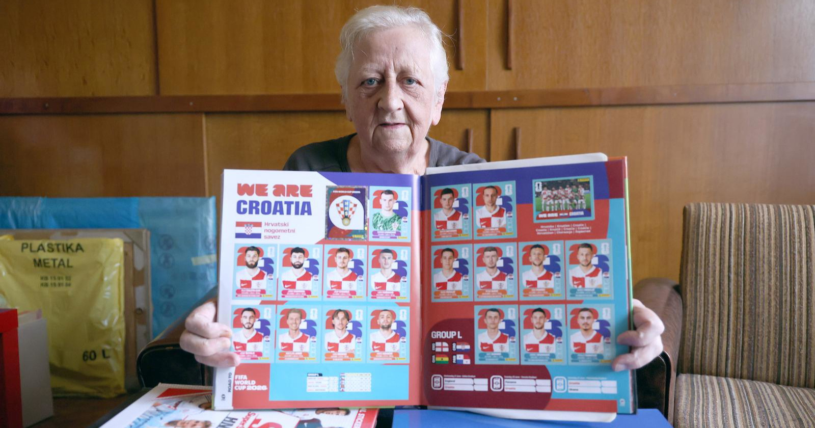 82-godišnja Dunja skuplja sličice i prati nogomet od 1986.
