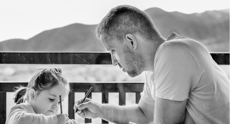 Očevi su sretniji kad brinu o djeci nego majke, kaže istraživanje