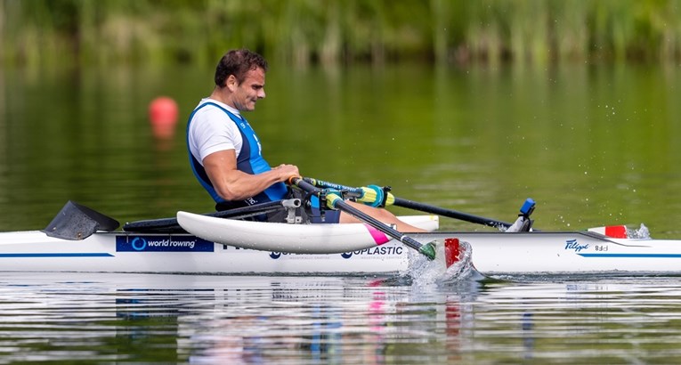 Talijanskom paraveslaču oduzeta olimpijska medalja. Varao je