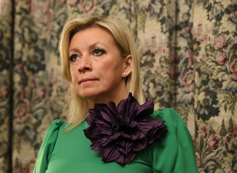 Zaharova: Zapad nam želi prekrojiti povijest