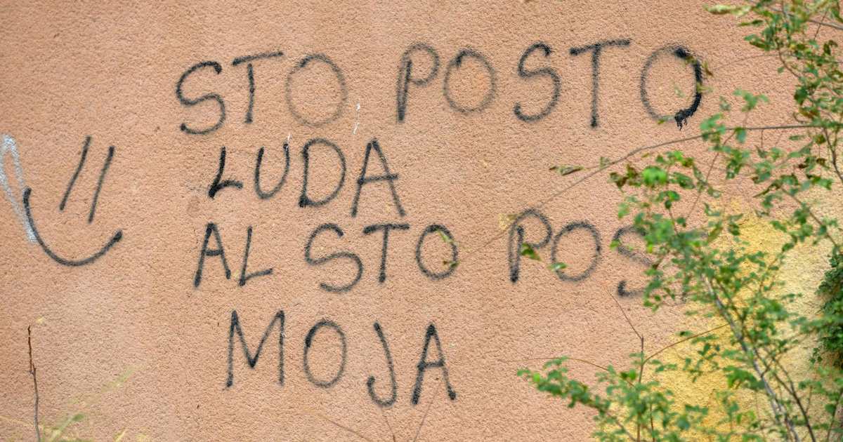 Ljubavni grafit u Šibeniku privukao pažnju prolaznika