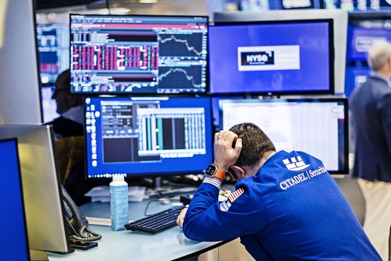 Wall Street oštro pao nakon što je Trump napao šefa Feda